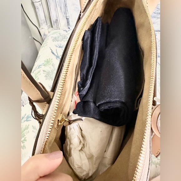 Boldrini large tote. New with tag comes with a designer scarf if u spend $400. - Picture 8 of 13